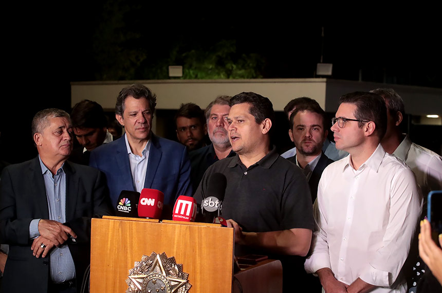 Após reunião com Haddad, Davi defende revisão de isenções tributárias — Senado Notícias
