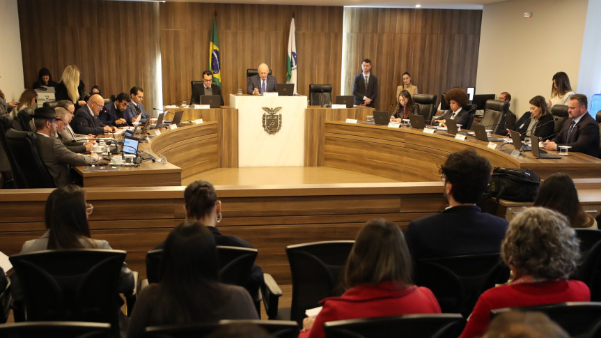 Assembleia Legislativa do Paraná | ALEP | Notícias > CCJ inicia análise da proposta que prevê reajuste salarial dos professores