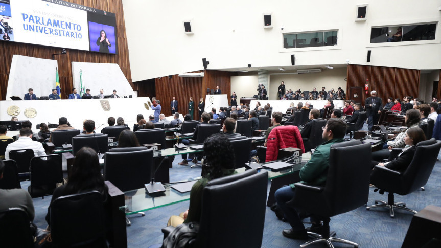 Assembleia Legislativa do Paraná | ALEP | Notícias > Inscritos no Parlamento Universitário participam de treinamento