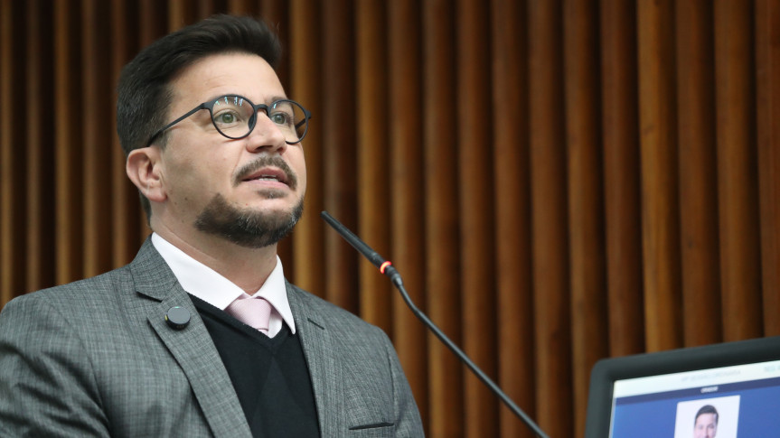 Assembleia Legislativa do Paraná | ALEP | Notícias > Líder da Oposição volta a cobrar explicações do Poder Executivo sobre contratos firmados com a Fapec