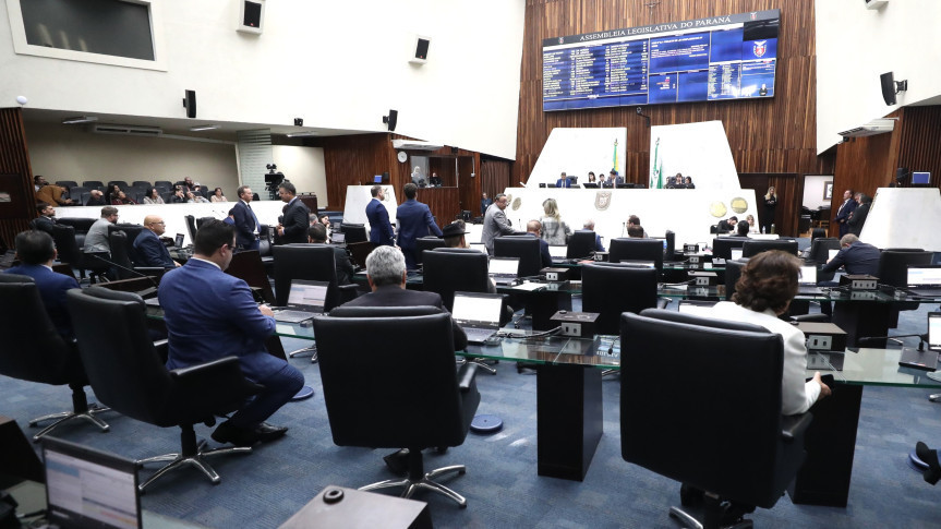Assembleia Legislativa do Paraná | ALEP | Notícias > Reajuste salarial dos professores é aprovado na Assembleia Legislativa e segue para sanção