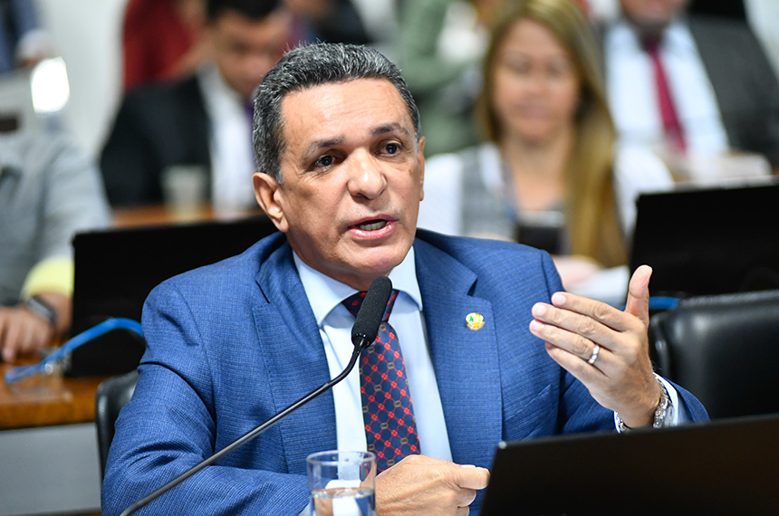 Em pronunciamento, à bancada, senador Mecias de Jesus (Republicanos-RR).