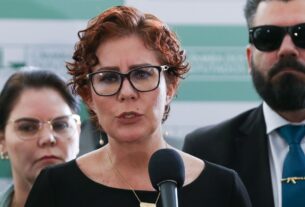 Câmara autoriza licença de 127 dias à deputada Carla Zambelli
