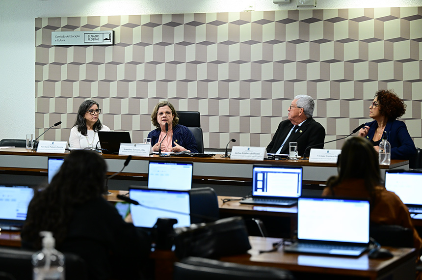 Educação inclusiva no PNE precisa considerar diversidade de demandas — Senado Notícias