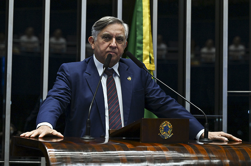 Em discurso, à tribuna, senador Izalci Lucas (PL-DF).