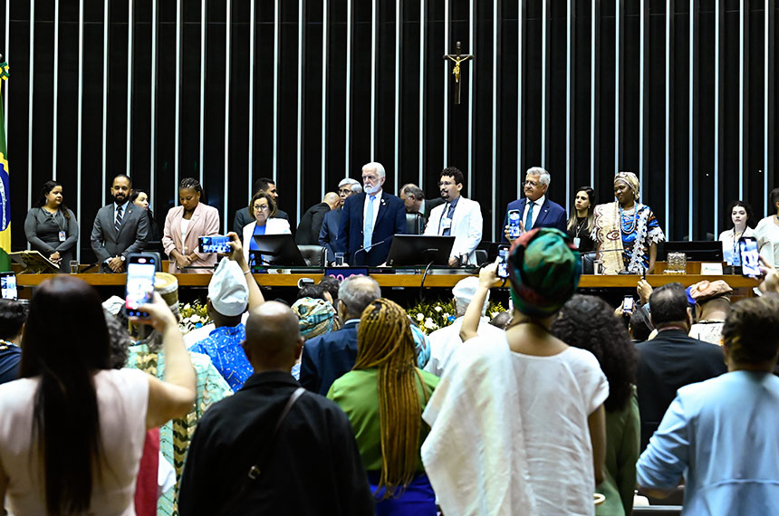 Legado religioso e social de Mãe Stella de Oxóssi é reverenciado em sessão solene — Senado Notícias