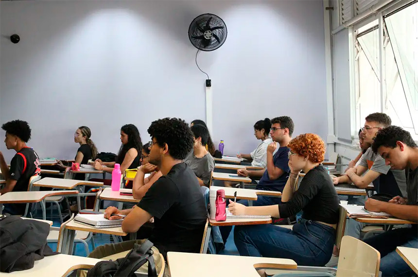 Lei amplia a 30% as vagas para negros, indígenas e quilombolas em concursos — Senado Notícias