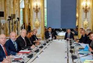 Macron pede inclusão de cláusulas-espelho para acordo UE-Mercosul