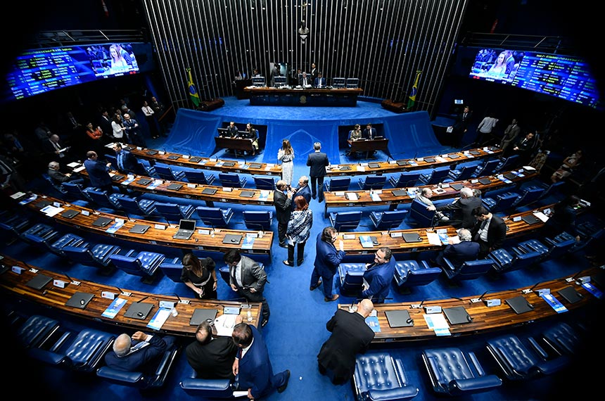 Plenário avalia cotas para mulheres em conselhos de estatais — Senado Notícias