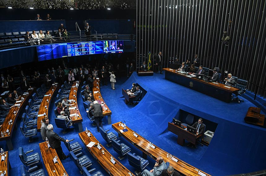 Plenário discute PEC da Educação como 'vetor de progresso' e vota cinco projetos — Senado Notícias