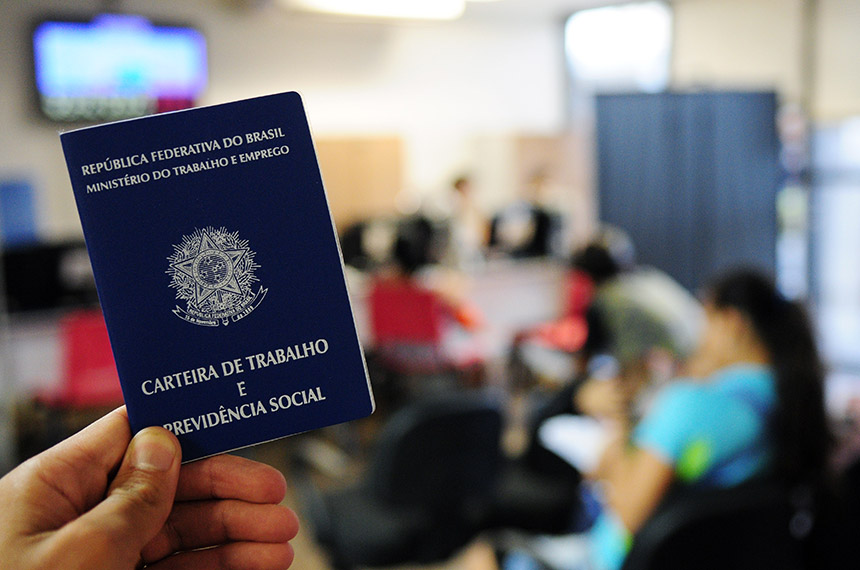 Redução da jornada de trabalho no Brasil é tema de debate na CAS — Senado Notícias