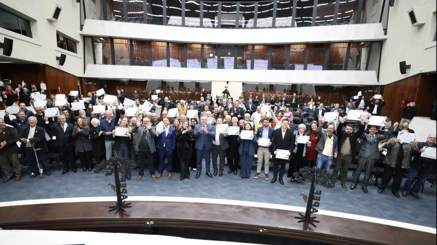 Assembleia Legislativa do Paraná | ALEP | Notícias > Assembleia promove sessão solene em homenagem aos engenheiros florestais do Paraná
