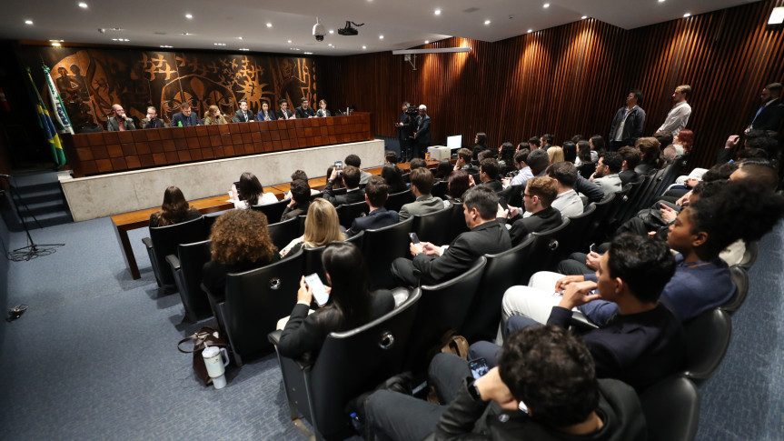 Assembleia Legislativa do Paraná | ALEP | Notícias > Comunicação PU 2025: audiência pública debate projeto de lei sobre tributos de veículos elétricos e híbridos
