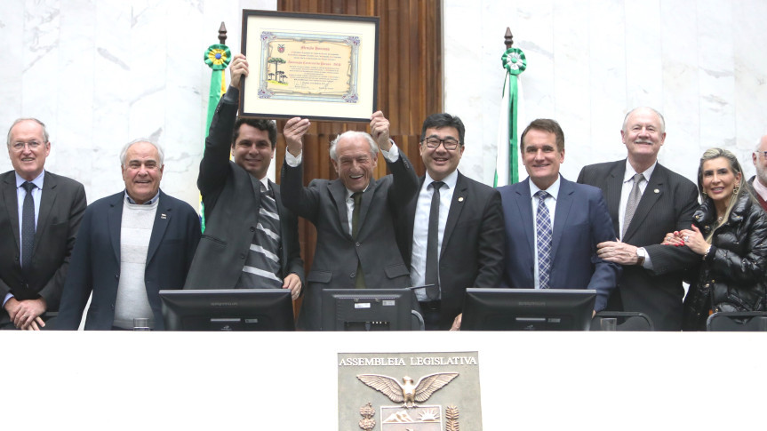 Assembleia Legislativa do Paraná | ALEP | Notícias > Assembleia homenageia 135 de história da Associação Comercial do Paraná