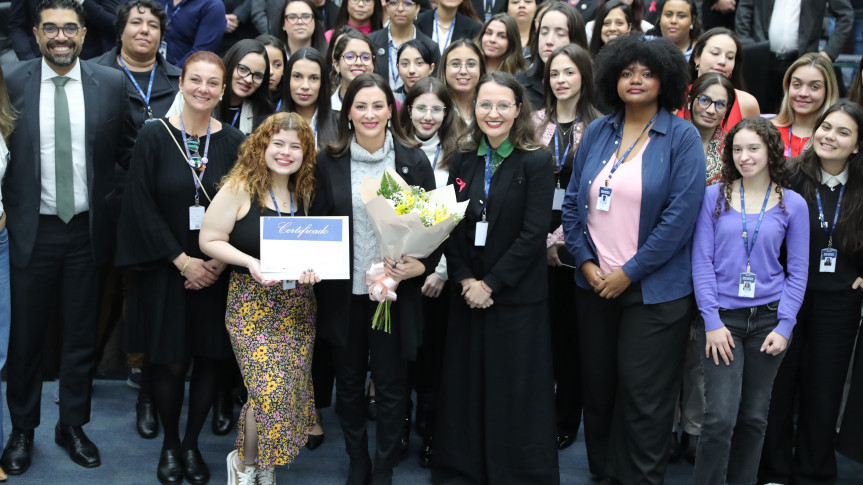 Assembleia Legislativa do Paraná | ALEP | Notícias > Comunicação PU 2025: Líder da Bancada Feminina do Paraná palestra sobre as conquistas das mulheres na política
