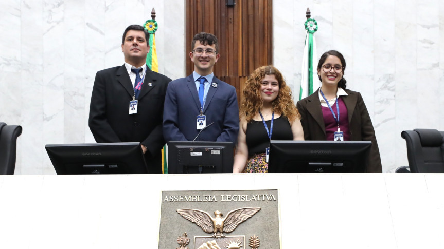 Assembleia Legislativa do Paraná | ALEP | Notícias > Comunicação PU 2025: deputados universitários se preparam para as votações em Plenário