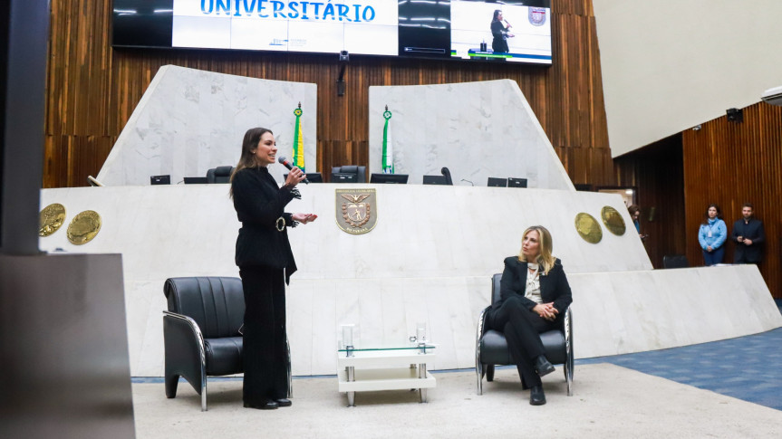 Assembleia Legislativa do Paraná | ALEP | Notícias > Deputada Maria Victoria (PP) firma compromisso de analisar os 126 projetos de lei apresentados pelo Parlamento Universitário