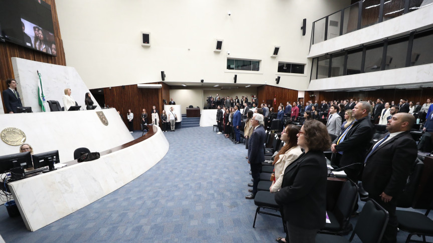 Assembleia Legislativa do Paraná | ALEP | Notícias > Comunicação PU 2025: deputadas e deputados são empossados na 6ª edição do Parlamento Universitário