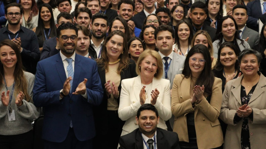 Assembleia Legislativa do Paraná | ALEP | Notícias > “Espaço para administrar as diferenças e promover o bem comum”, diz deputada Márcia Huçulak (PSD) na posse do Parlamento Universitário