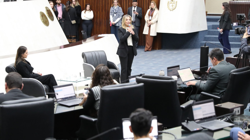Assembleia Legislativa do Paraná | ALEP | Notícias > Ex-governadores do Paraná participam de bate-papo com deputados universitários
