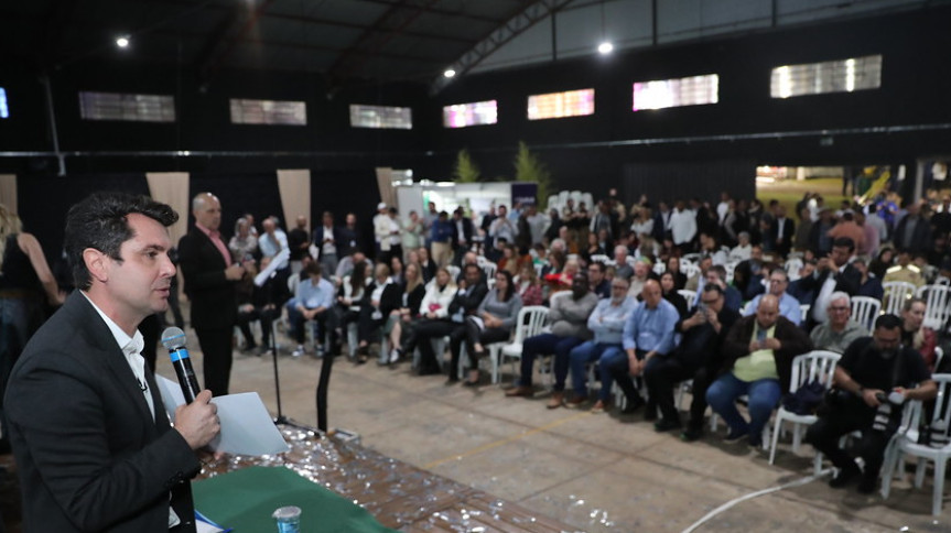 Assembleia Legislativa do Paraná | ALEP | Notícias > Jacarezinho apresenta prioridades aos deputados durante edição da Assembleia Itinerante