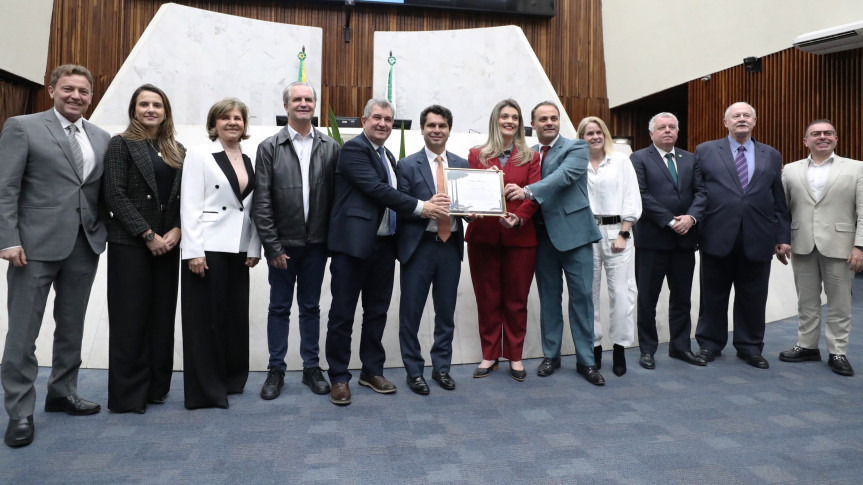 Assembleia Legislativa do Paraná | ALEP | Notícias > Sessão Solene na Assembleia Legislativa celebra os 30 anos do Hospital Vita