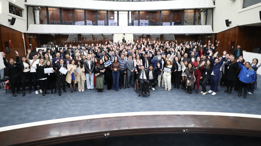 Assembleia Legislativa do Paraná | ALEP | Notícias > Sexta edição do Parlamento Universitário chega ao fim com recorde de proposições e instituições participantes