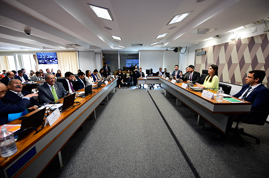 Audiência debate cortes orçamentários nas agências reguladoras — Senado Notícias