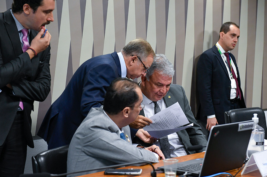 Comissão debate equiparação de salário da polícia do DF ao da Polícia Federal — Senado Notícias