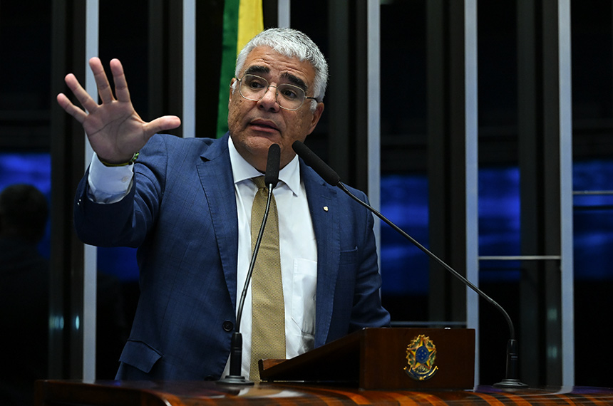 Em discurso, à tribuna, senador Eduardo Girão (Novo-CE).
