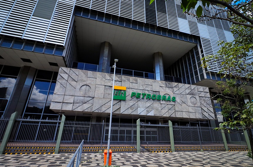 Lei estabelece cota para mulheres em conselhos de administração de estatais — Senado Notícias