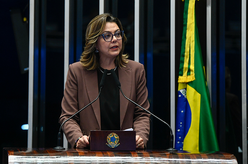 Em discurso, à tribuna, senadora Leila Barros (PDT-DF).
