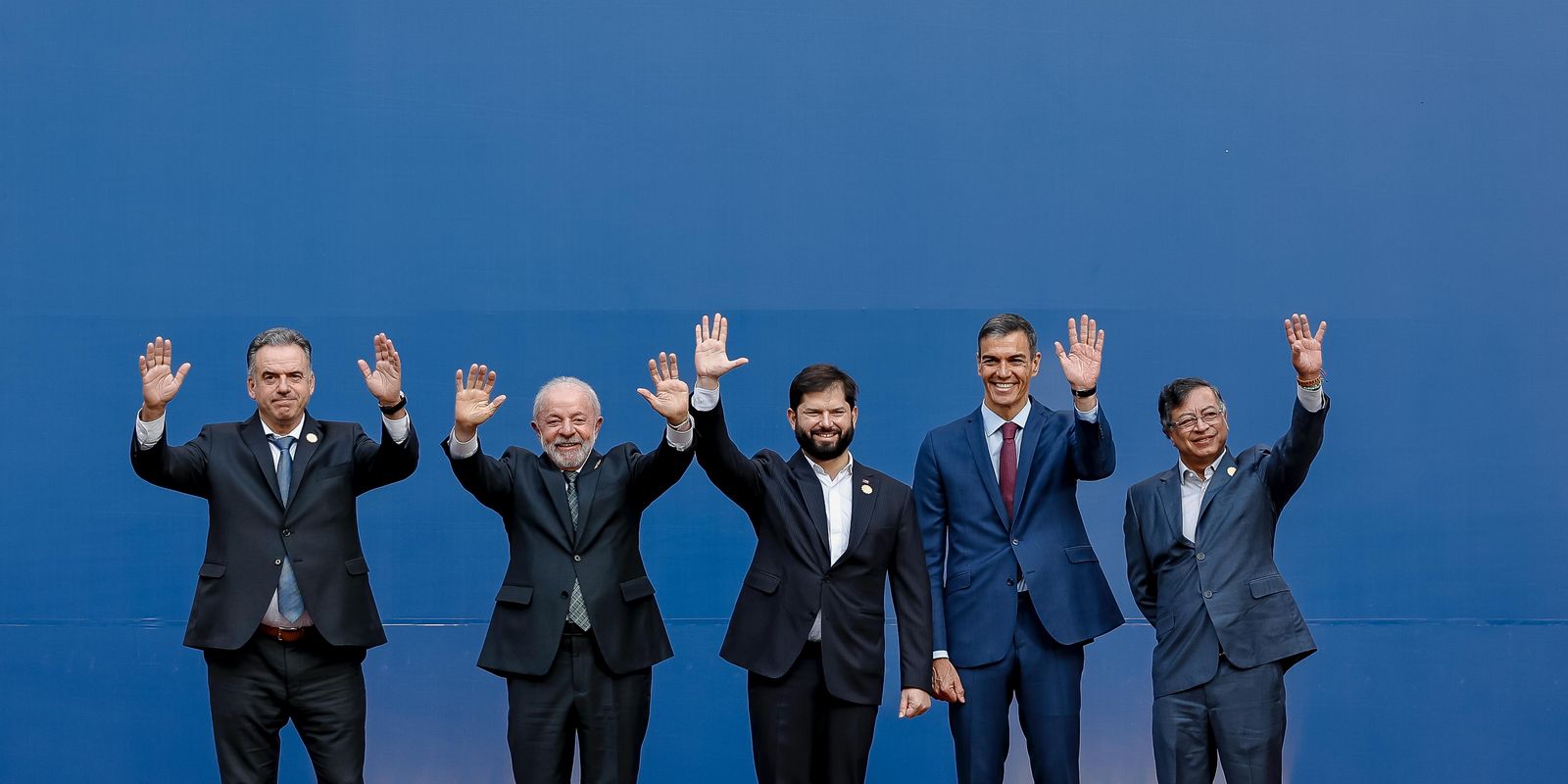 Lula e outros líderes convocam instituições em defesa da democracia