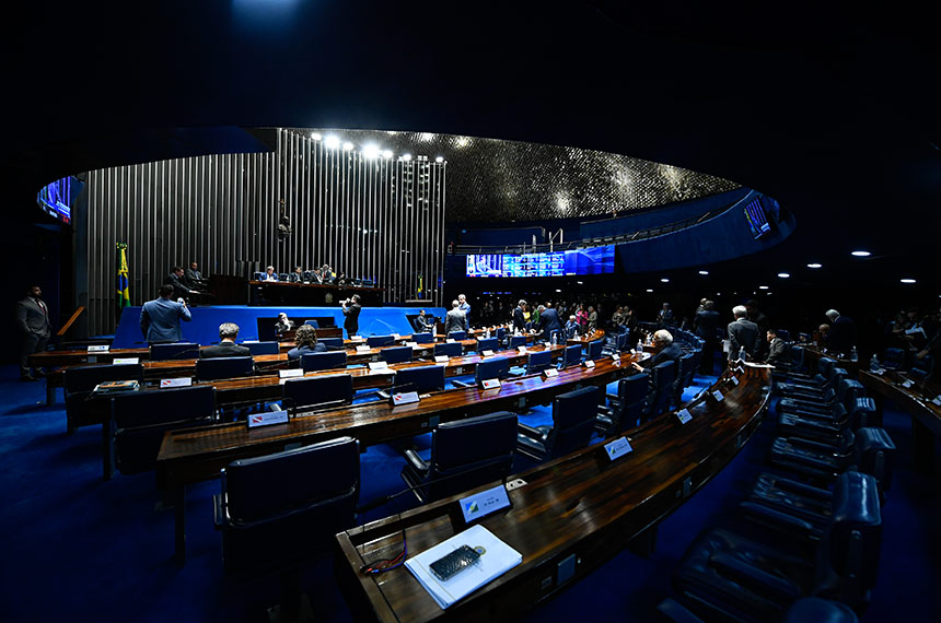 Senador Vanderlan Cardoso (PSD-GO) em discurso à tribuna.