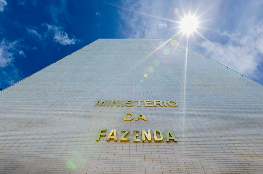 desempenho fiscal melhora no semestre, mas cenário de 2026 preocupa — Senado Notícias