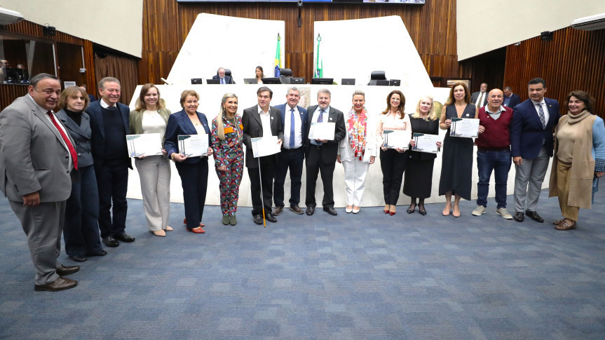 Assembleia Legislativa do Paraná | ALEP | Notícias > Assembleia Legislativa homenageia defensores da inclusão e alerta para riscos à educação especial