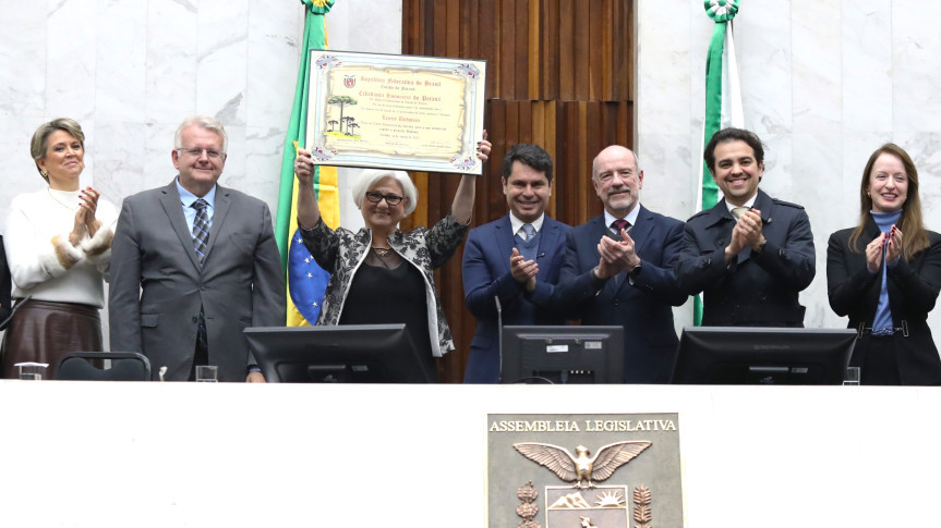 Assembleia Legislativa do Paraná | ALEP | Notícias > Assembleia concede cidadania honorária à desembargadora Lenice Bodstein por sua atuação em prol das famílias do Paraná