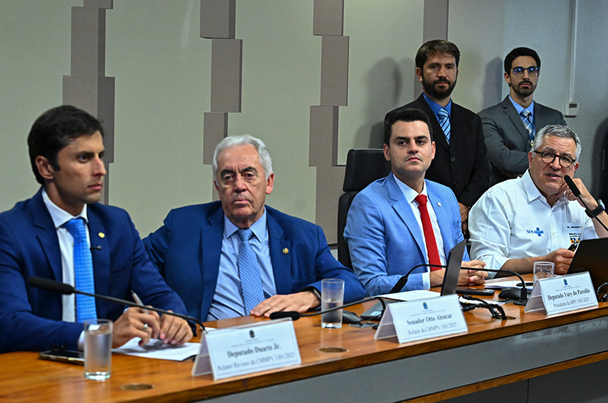 Adesão de hospitais privados ao SUS reduz tempo de espera, diz Padilha — Senado Notícias