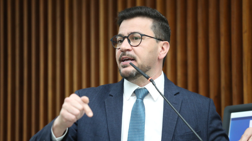 Assembleia Legislativa do Paraná | ALEP | Notícias > Bancada de Oposição da Assembleia critica suspensão de prerrogativas do deputado Renato Freitas (PT)