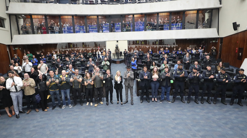 Assembleia Legislativa do Paraná | ALEP | Notícias > CACs são homenageados em concorrida sessão solene na Assembleia