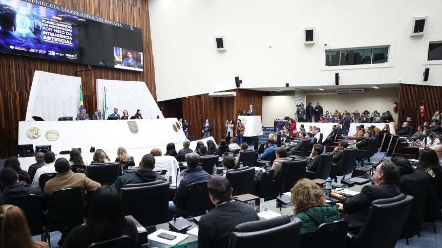 Assembleia Legislativa do Paraná | ALEP | Notícias > Curso orienta servidores sobre uso da inteligência artificial no planejamento de contratações públicas