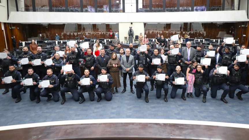 Assembleia Legislativa do Paraná | ALEP | Notícias > Guardas municipais de Araucária e Campo Largo são homenageados pela Assembleia Legislativa do Paraná