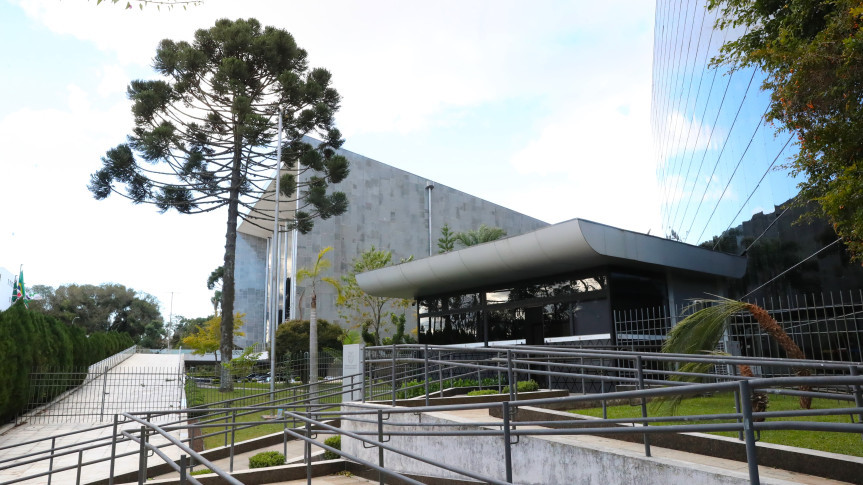 Assembleia Legislativa do Paraná | ALEP | Notícias > Tramitação do projeto que reduz em 45% o IPVA no Paraná marca semana na Assembleia Legislativa