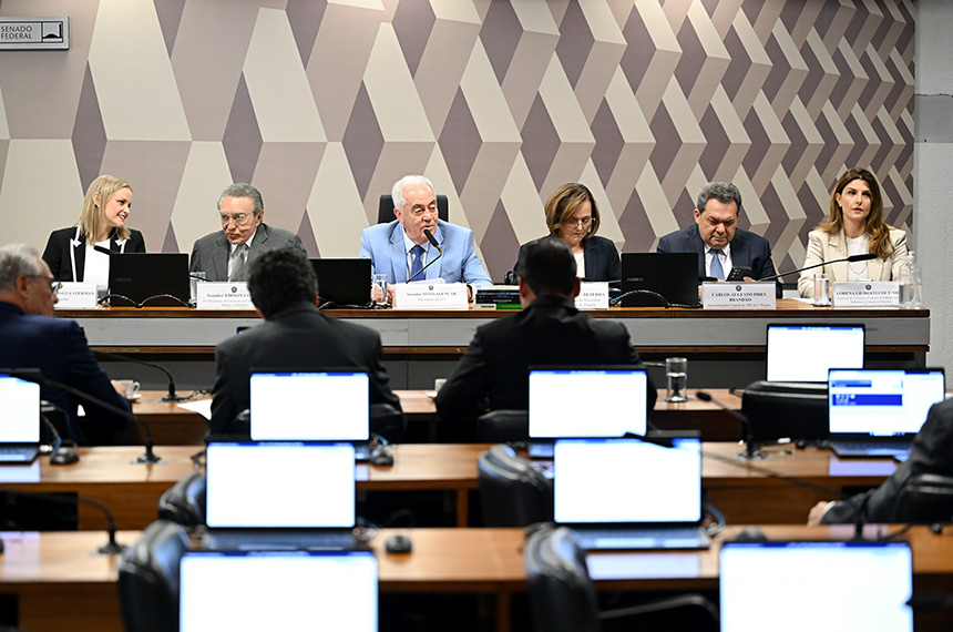 CCJ aprova indicados para tribunais superiores; mensagens vão a Plenário — Senado Notícias