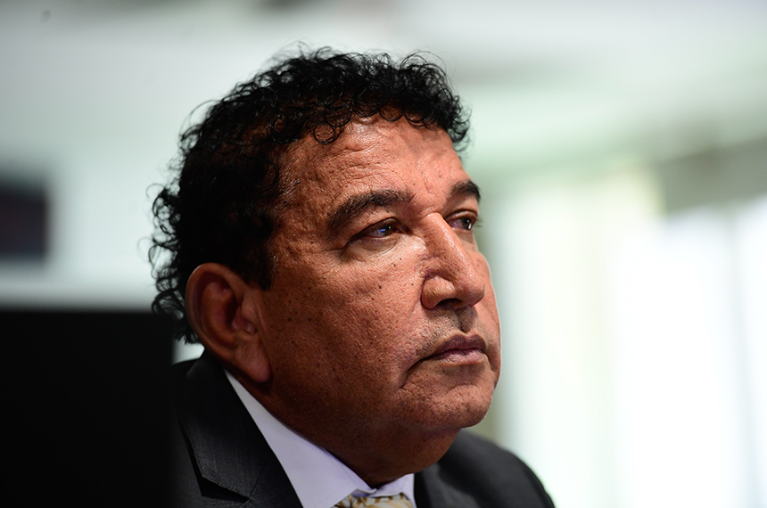 À bancada, senador Magno Malta (PL-ES).