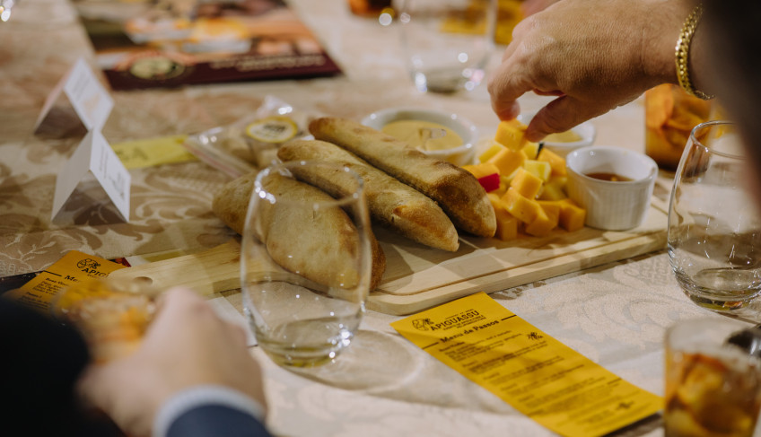 Gastronomia com identidade: Conexão de Negócios valoriza o mel e o melado de Capanema | ASN Paraná
