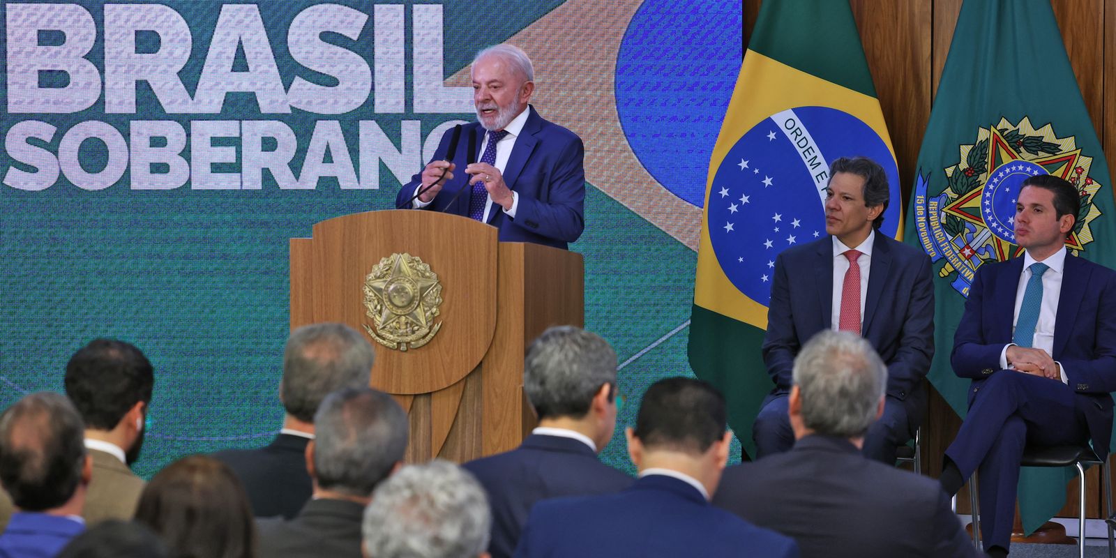 Governo anuncia R$ 30 bi em crédito para setores afetados por tarifaço