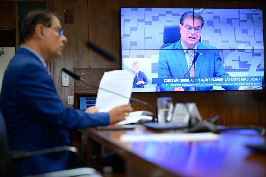 À mesa, presidente da CTEUA, senador Nelsinho Trad (PSD-MS).
