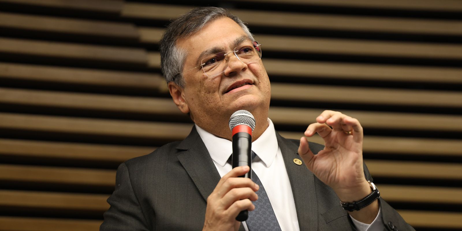 Veto alcança tribunais estrangeiros, mas não internacionais, diz Dino
