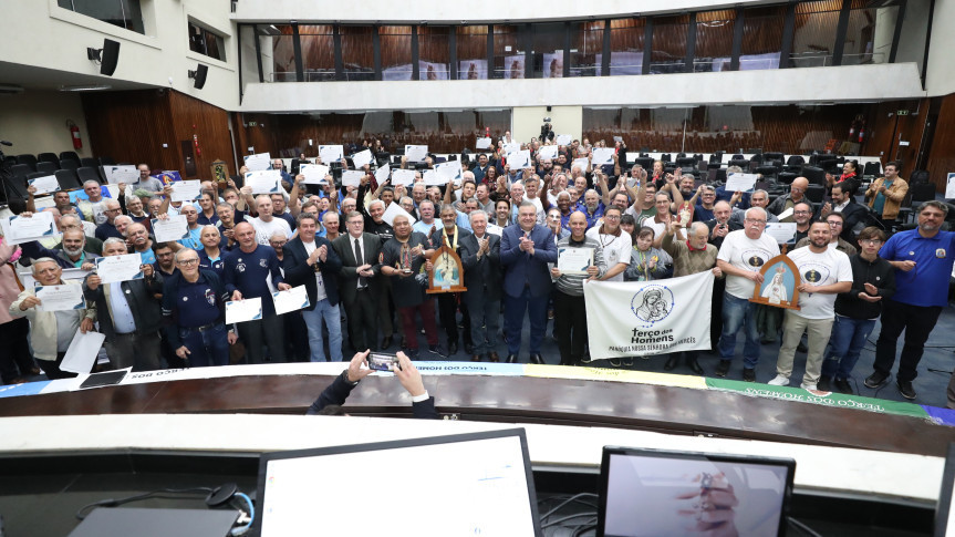 Assembleia Legislativa do Paraná | ALEP | Notícias > Assembleia Legislativa reconhece contribuição do Terço dos Homens ao Paraná
